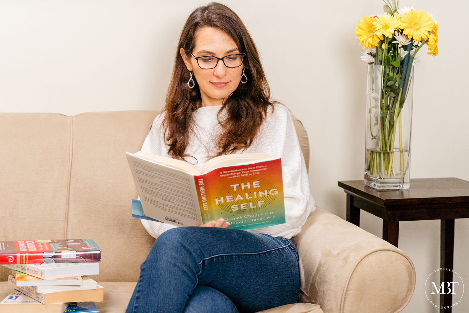 branding session - life coach reading health books, taken in Vienna, Virginia by a Northern Virginia branding photographer