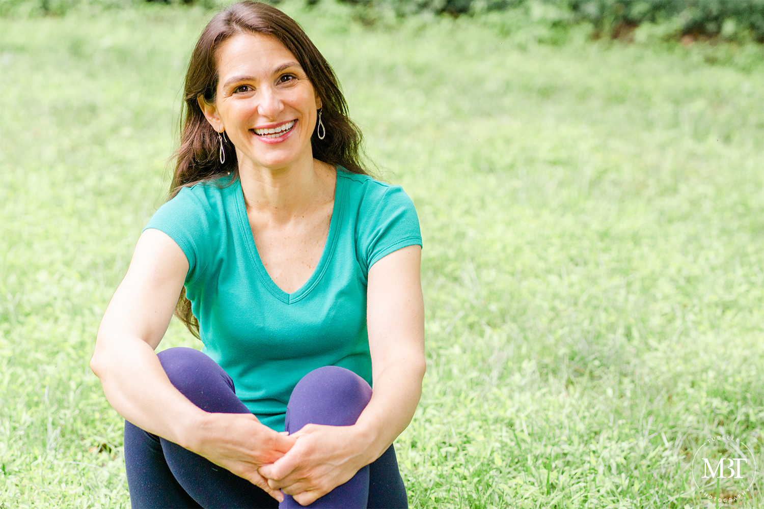 lifestyle session - life coach sitting on the grass, laughing taken in Washington, DC by a Virginia branding photographer