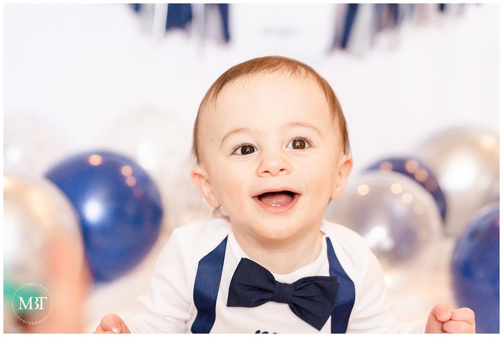 cake smash session in Fairfax, Virginia by a Northern Virginia cake smash Photographer