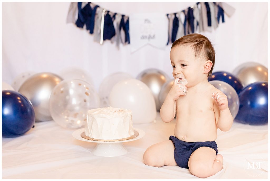 cake smash session in Fairfax, Virginia by a NoVa cake smash Photographer