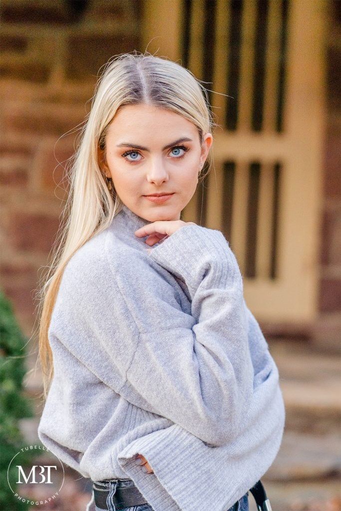 senior girl at EC Lawrence in Chantilly, Virginia by a Virginia senior photographer