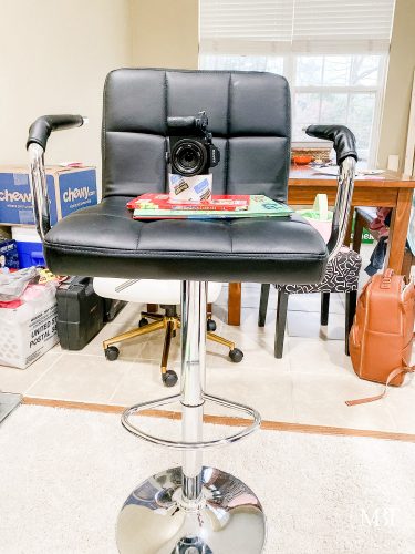 makeshift tripod to be used for a DIY maternity photoshoot